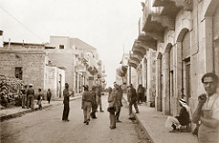 Early October 1941 - Australian Army 2/1 Anti-Tank Regiment troops sight-seeing in Beyrouth during the big move to the Ras Baalbek base, Syria (now Lebanon)