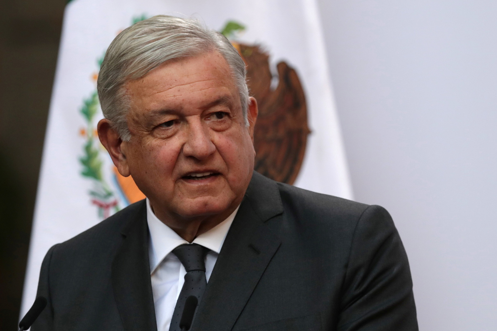 الرئيس المكسيكي يعلن إصابته بفيروس كورونا