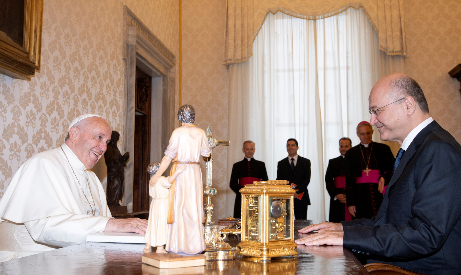 وفد من الفاتيكان يصل إلى النجف تمهيدا لزيارة البابا
