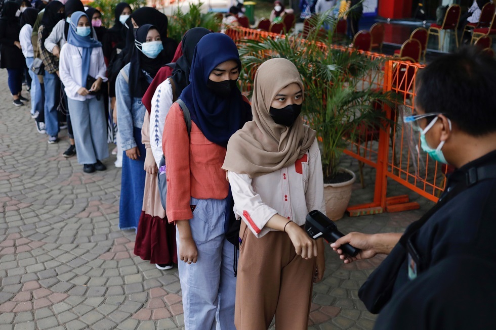 إندونيسيا تمدد اجراءات العزل العام في البلاد بسبب كورونا