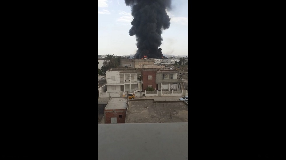تونس.. حريق كبير يلتهم مصنعا لقطع غيار السيارات في بن عروس (فيديو)