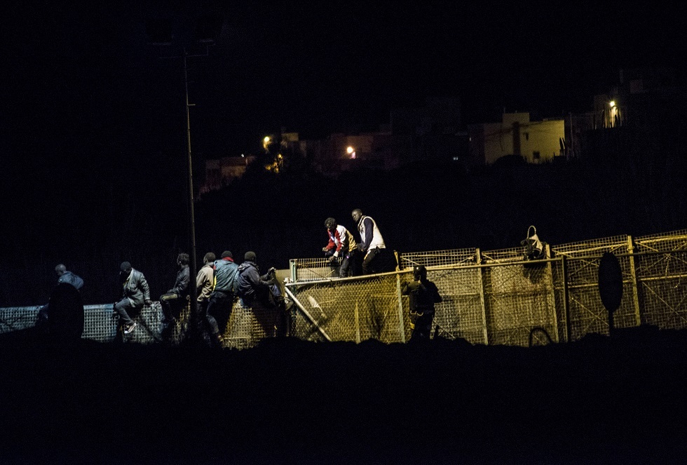 صحيفة إسبانية: شباب مغاربة فروا نحو مليلية هربا من الخدمة العسكرية