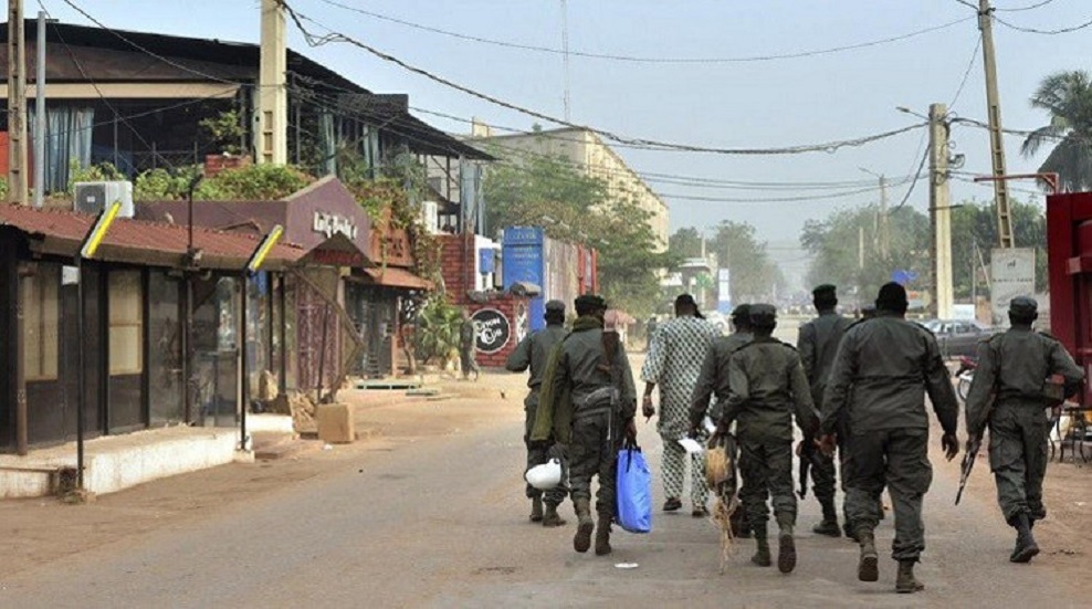 مقتل 8 جنود ماليين وإصابة 14 في اشتباكات مع مسلحين