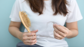 هل حقا استخدام المكملات يوقف تساقط الشعر؟