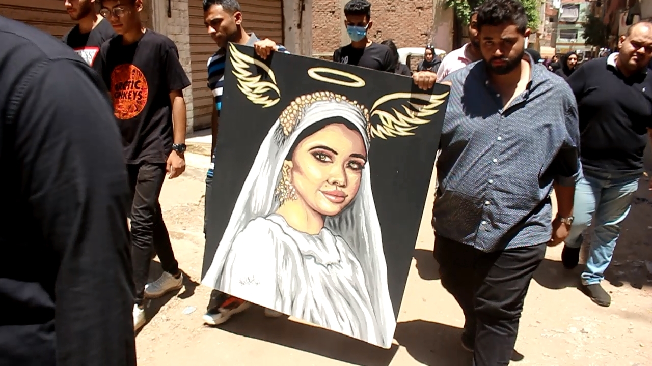 مصر.. الكشف عن رد فعل والدة نيرة أشرف بعد رؤية فيديو جثتها في المشرحة