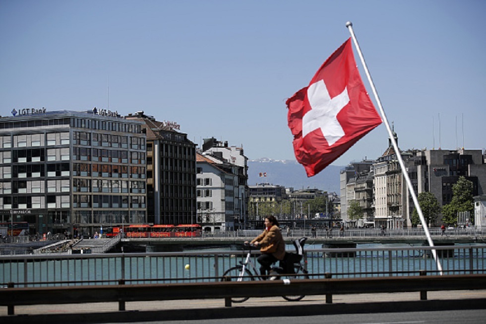 حزب سويسري يقترح إجراء استفتاء عام على عدم الانضمام للعقوبات