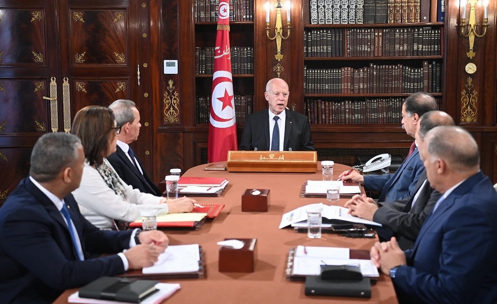 الرئيس التونسي: يجب تطبيق القانون على من يختلقون الأزمات لتأجيج الأوضاع الاقتصادية والاجتماعية