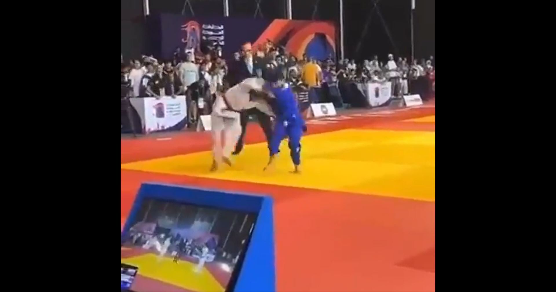 شاهد.. لاعب منتخب الكويت يهزم حفيد الرئيس المصري ويتوج ببطولة العلمين للجودو