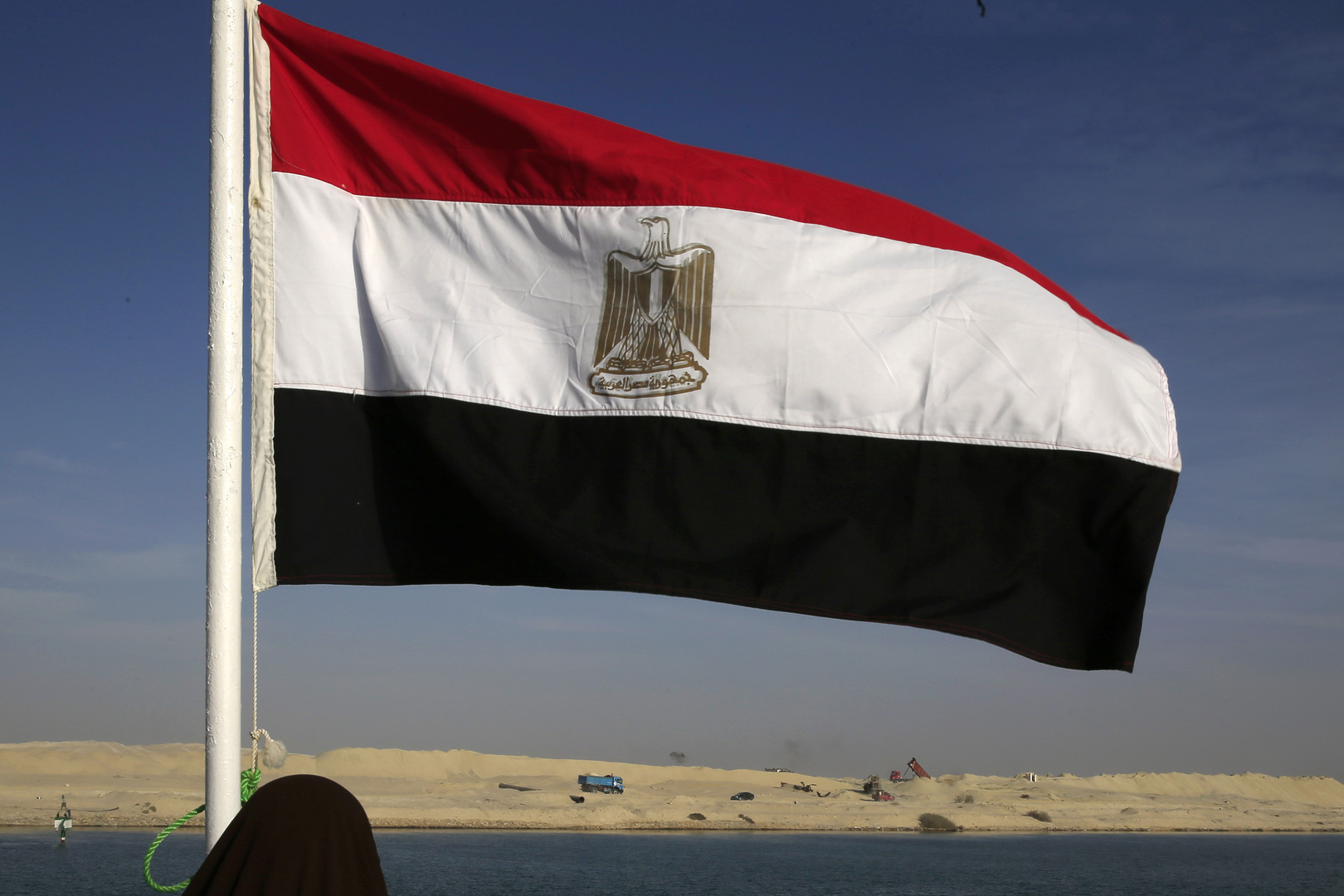 مصر.. غرق قاطرة إثر اصطدامها بناقلة تعبر قناة السويس