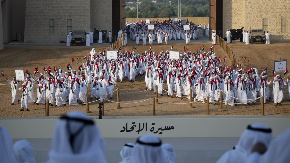 ملك البحرين والرئيس الموريتاني يشاركان بن زايد احتفال عيد الاتحاد