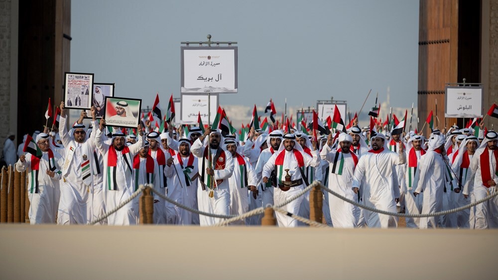ملك البحرين والرئيس الموريتاني يشاركان بن زايد احتفال عيد الاتحاد
