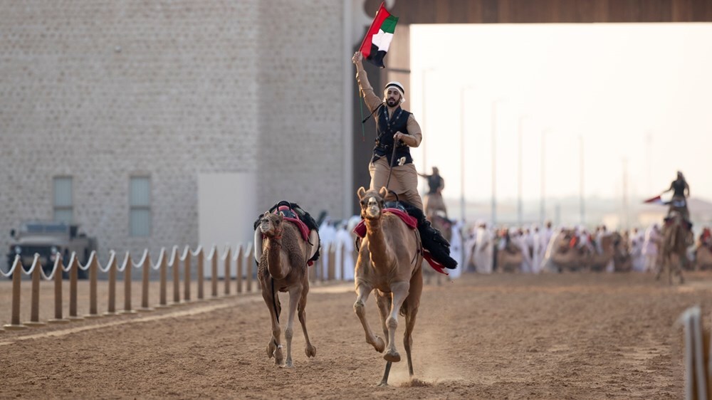ملك البحرين والرئيس الموريتاني يشاركان بن زايد احتفال عيد الاتحاد